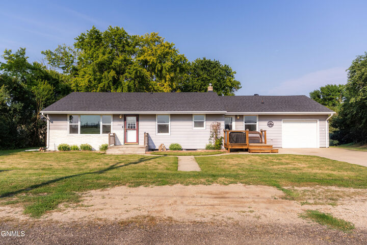 Property Photo:  2020 4th Avenue SW  ND 58401 