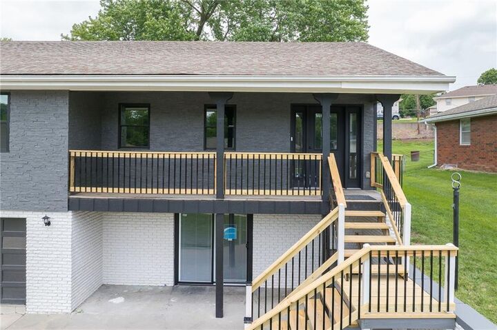 Property Photo:  1905 Rosewood Terrace  MO 64503 