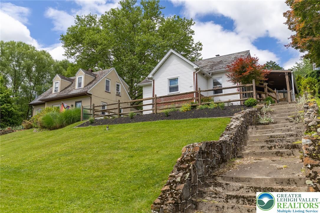 Property Photo:  1490 S Delaware Drive  PA 18042 
