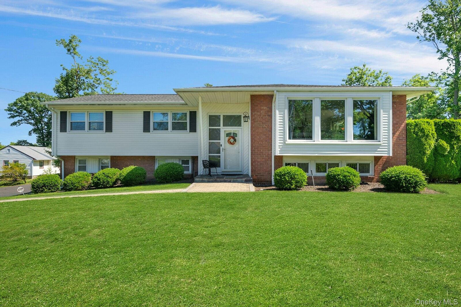 Property Photo:  101 Windsor Oval  NY 10805 