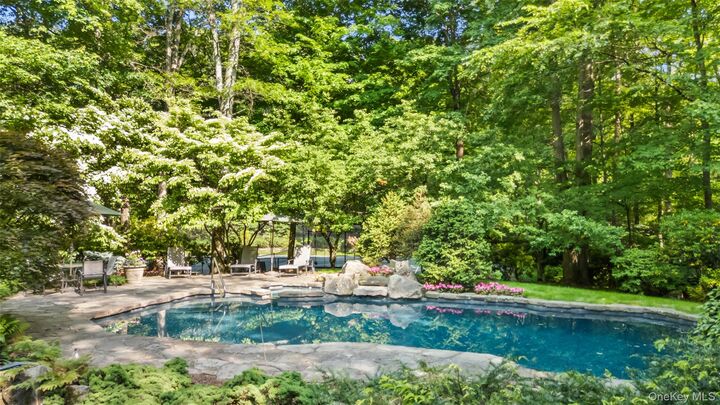 Property Photo:  17 Eastwoods Road  NY 10576 