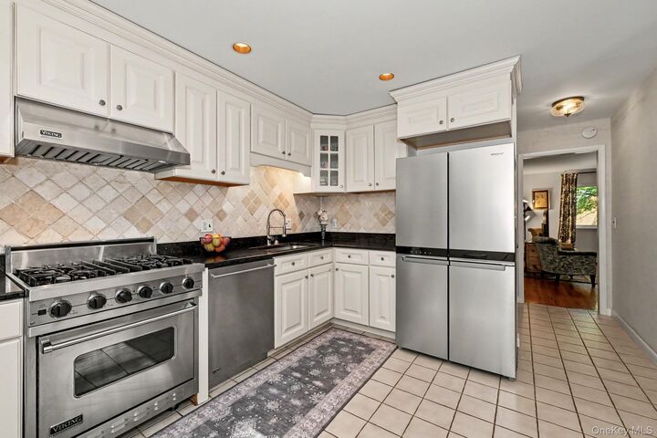 Property Photo:  12 Lark Lane  NY 10520 
