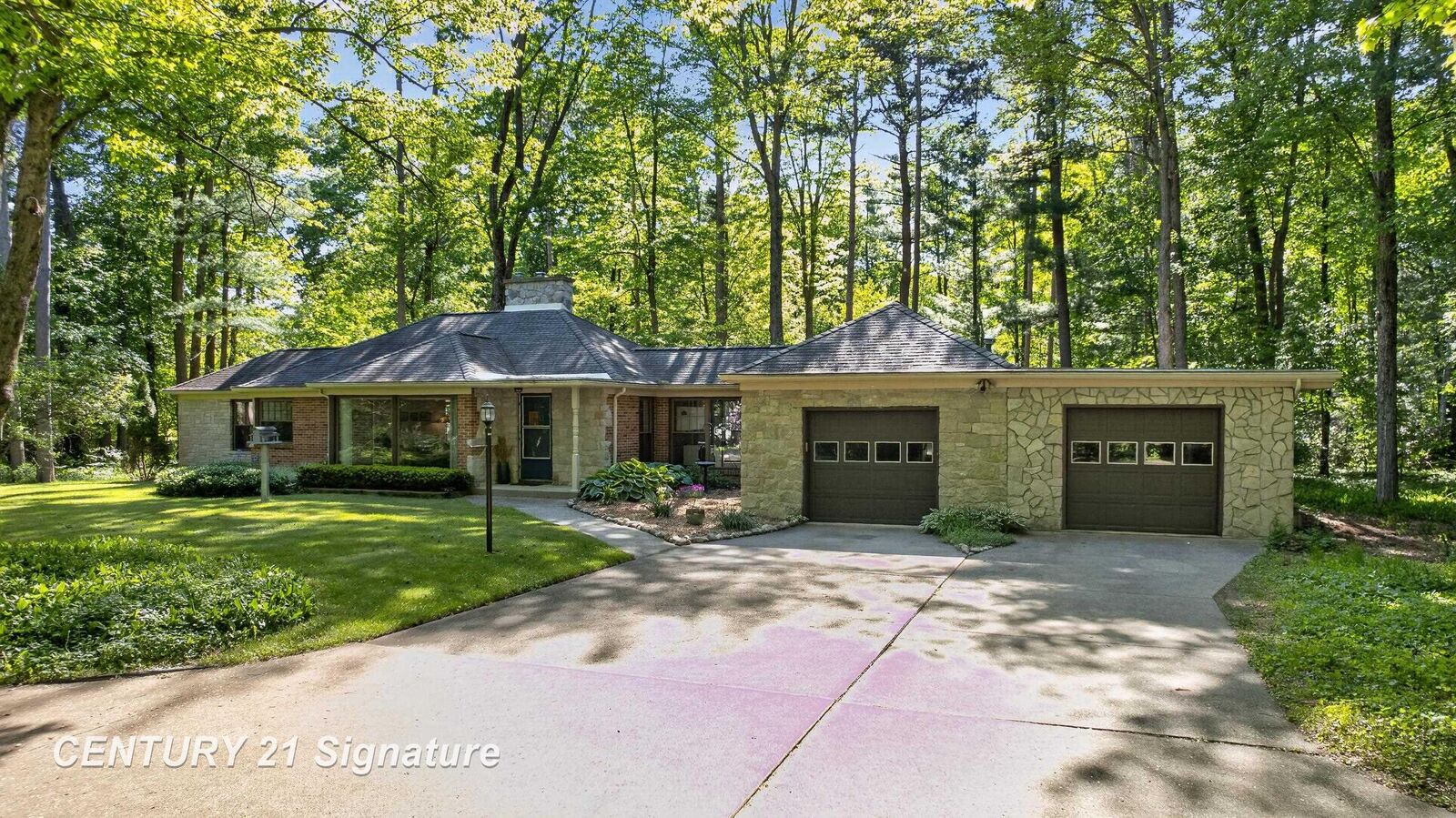 Property Photo: 1820 Lawrence Drive MI 48640