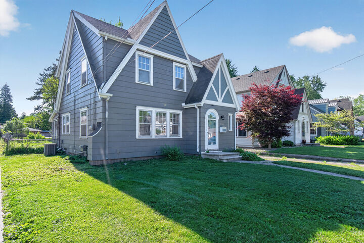 Property Photo:  1109 S Webster Street  MI 49203 
