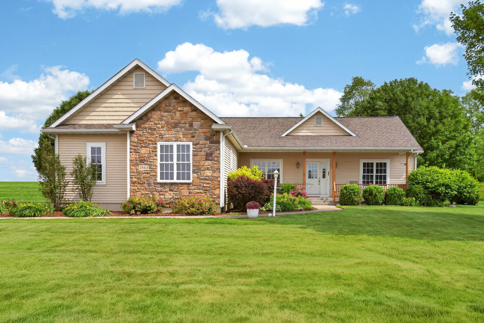 Property Photo:  1563 Prairie Drive  MI 49085 