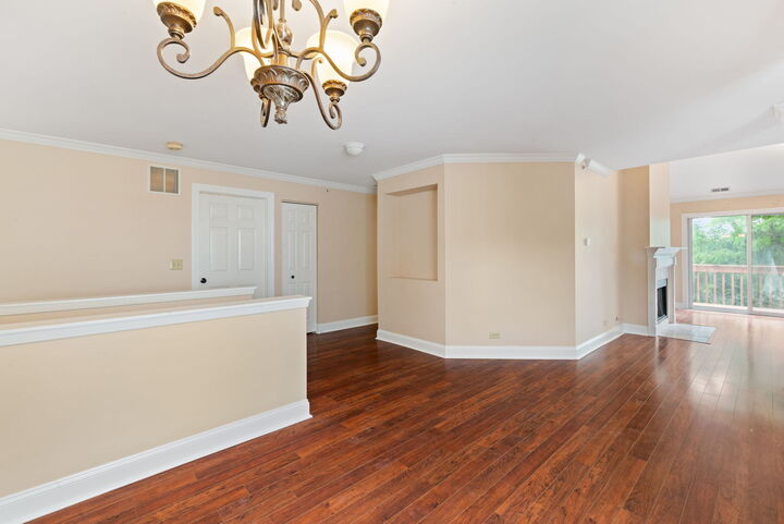 Property Photo: 1059 E Wilson Avenue IL 60148