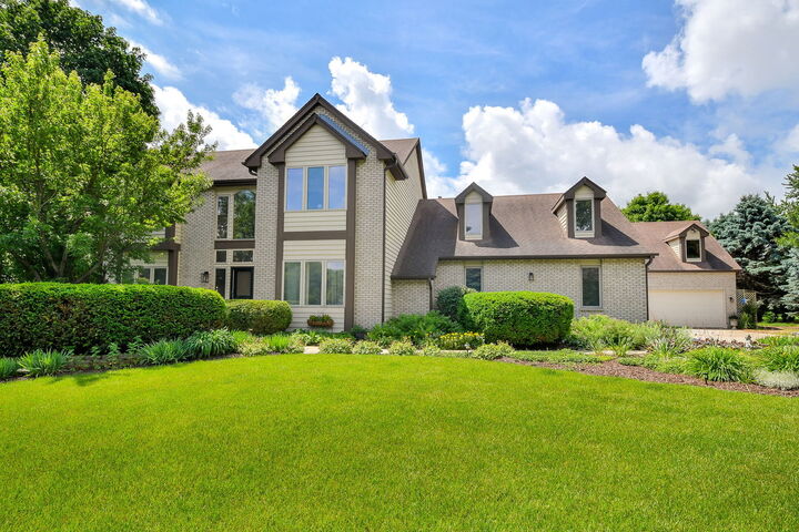 Property Photo: 41W165 Dillonfield Drive IL 60119