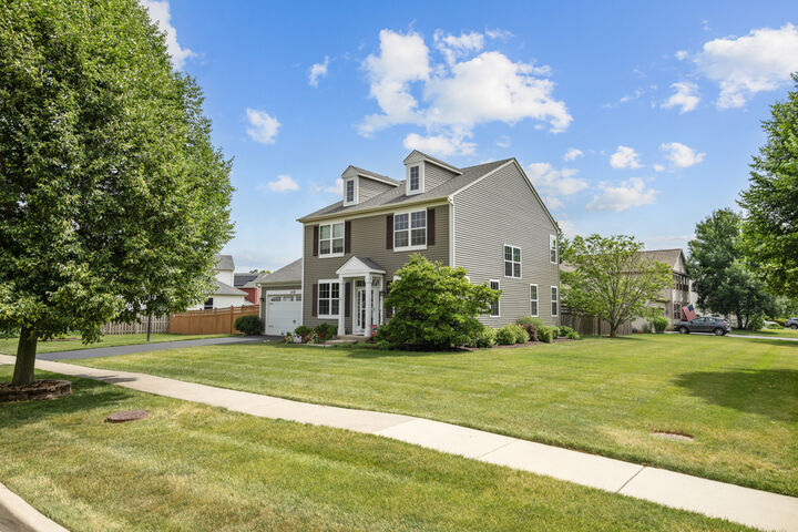 Property Photo: 11476 Heritage Lane IL 60142