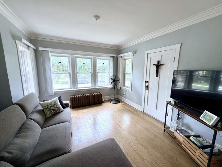Property Photo:  6302 W Holbrook Street 1  IL 60646 