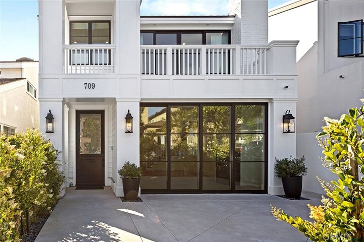 Property Photo:  709 Marigold Ave  CA 92625 