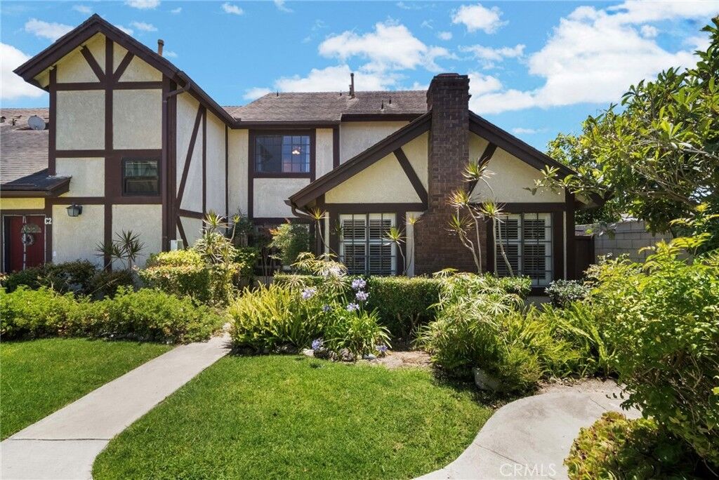 Property Photo:  543 W Wilson 7  CA 92627 