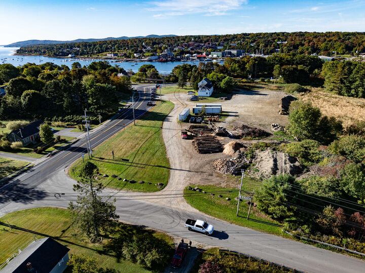 Property Photo:  2 Swan Lake Avenue  ME 04915 