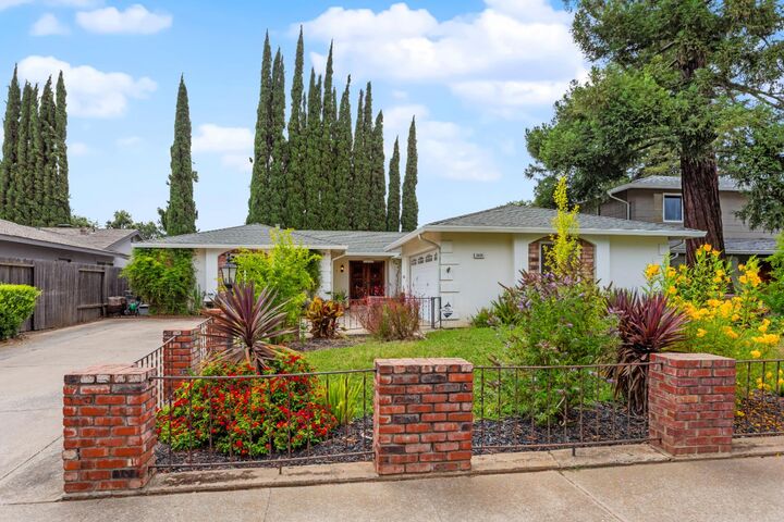 Property Photo: 2650 Water Tree Way CA 95826