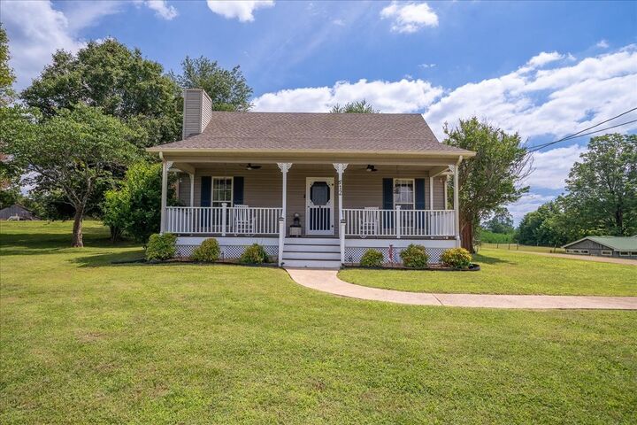 Property Photo: 612 Clax Branch Rd TN 38469