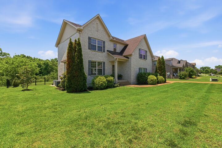 Property Photo:  2035 Audubon Ln  TN 37128 