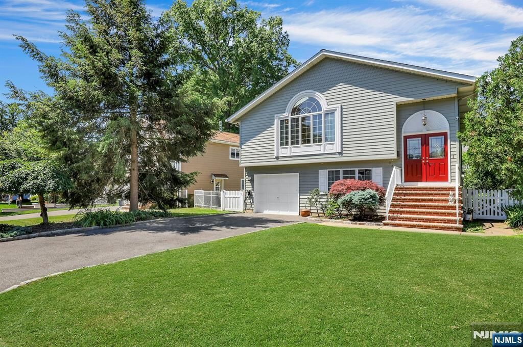 Property Photo:  348 Highwood Avenue  NJ 07452 