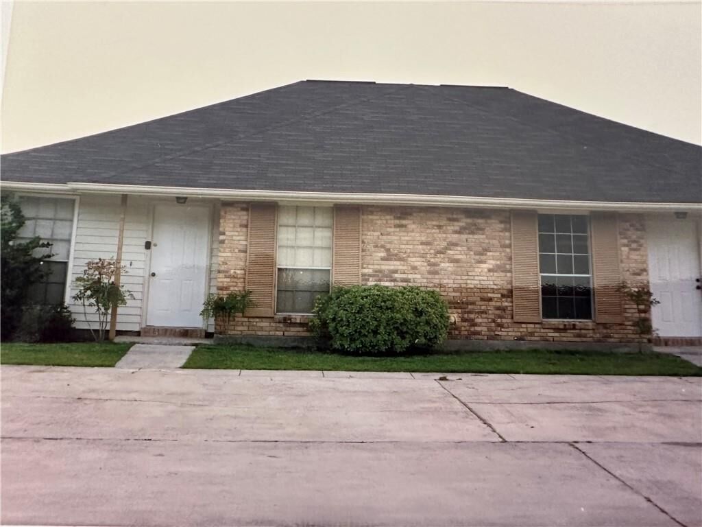 Property Photo:  148-150 Parkway North Drive  LA 70458 