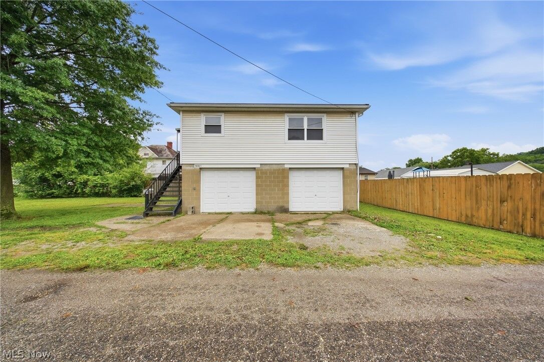 Property Photo: 1010 1/2 Poplar Avenue OH 45714