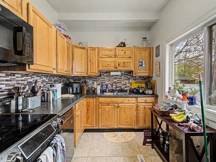 Property Photo:  10 Suburban Square  VT 05403 
