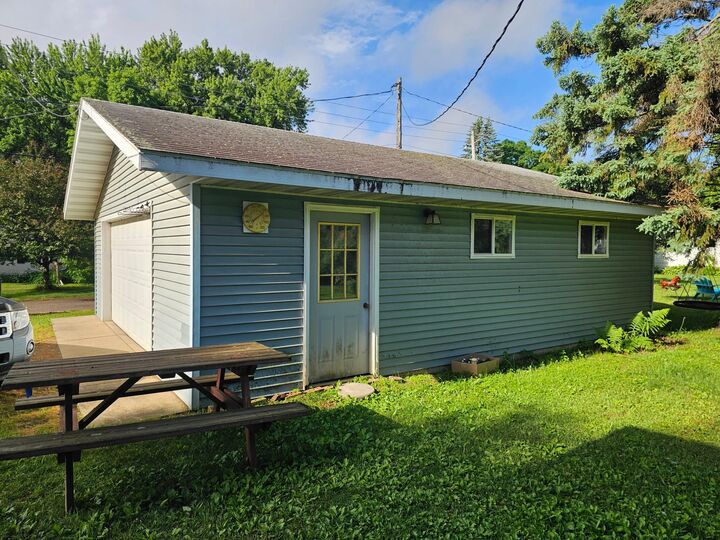 Property Photo: 406 4th Street SW MN 56441