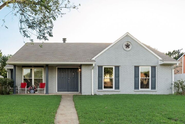 Property Photo: 316 Matterhorn Street TX 75104