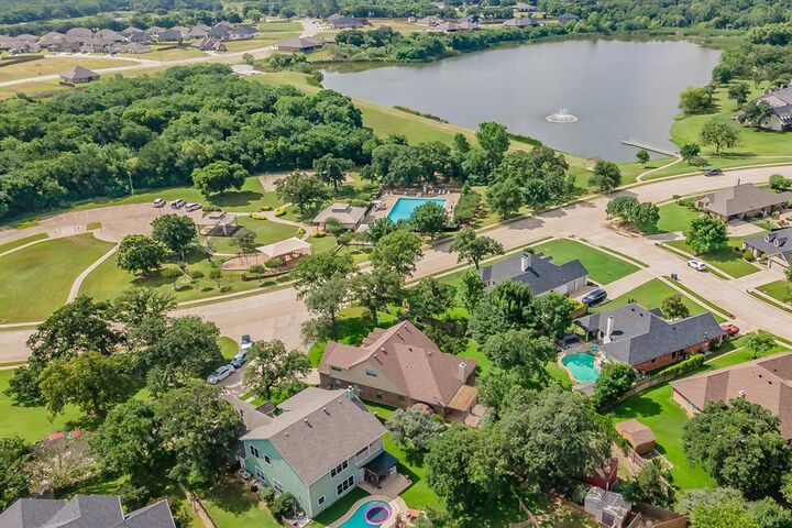 Property Photo: 2728 Park Place TX 76028