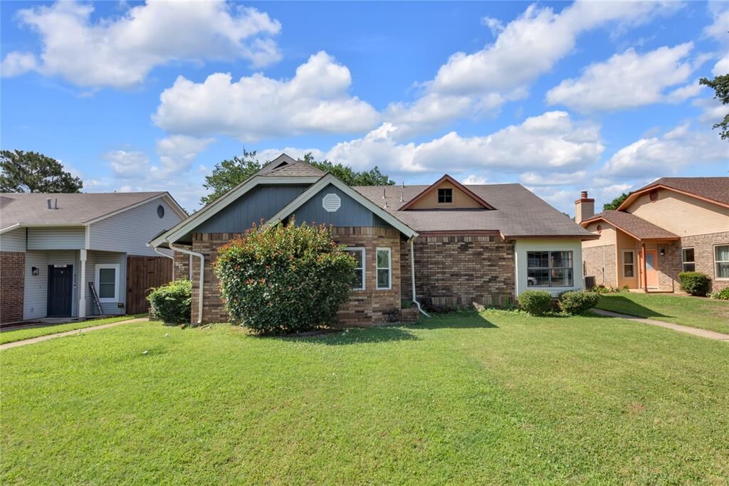 Property Photo: 613 Canterbury Street TX 76039