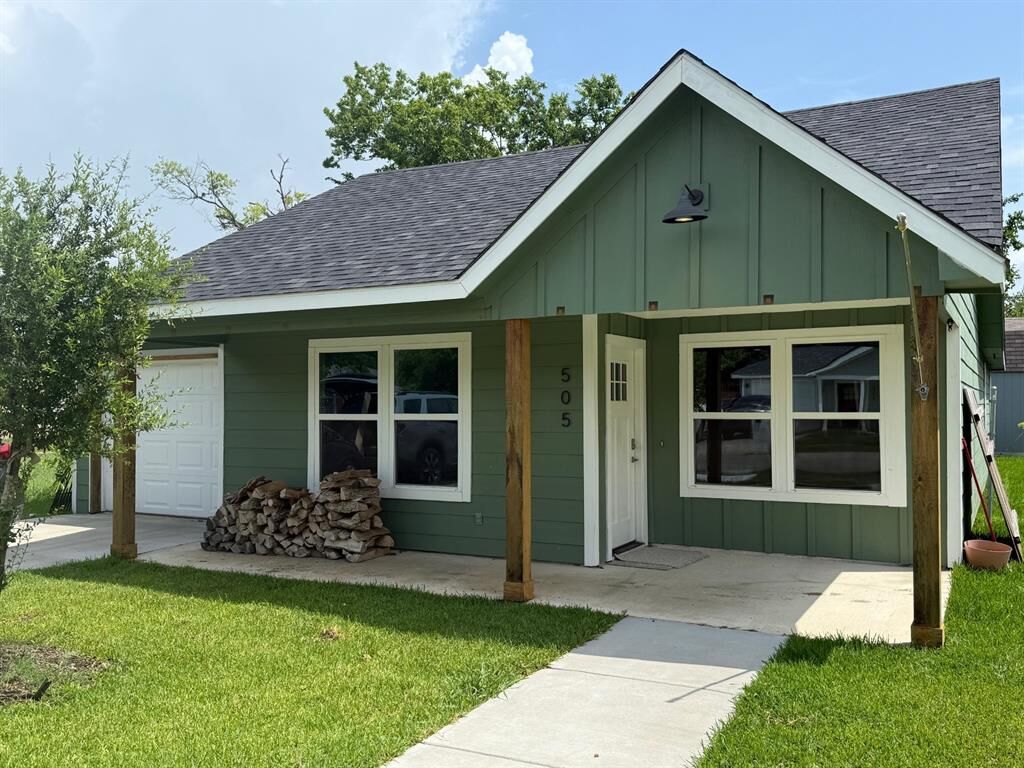 Property Photo: 505 Thomas Street TX 75160