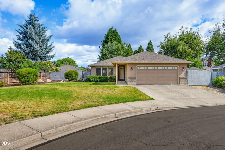 Property Photo: 1330 Franklin Court OR 97501