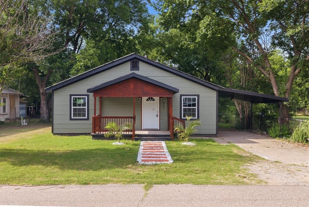 Property Photo:  413 SE 3rd Street  OK 73401 