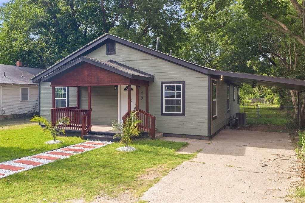 Property Photo: 413 SE 3rd Street OK 73401