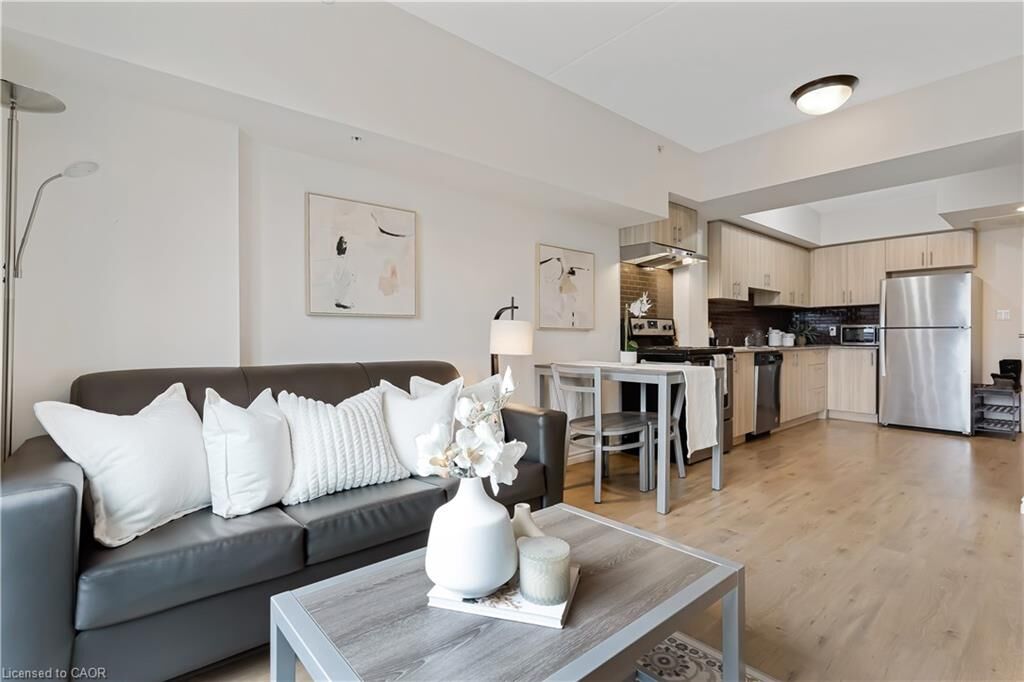 Property Photo:  275 Larch Street G603  ON N2L 3R2 