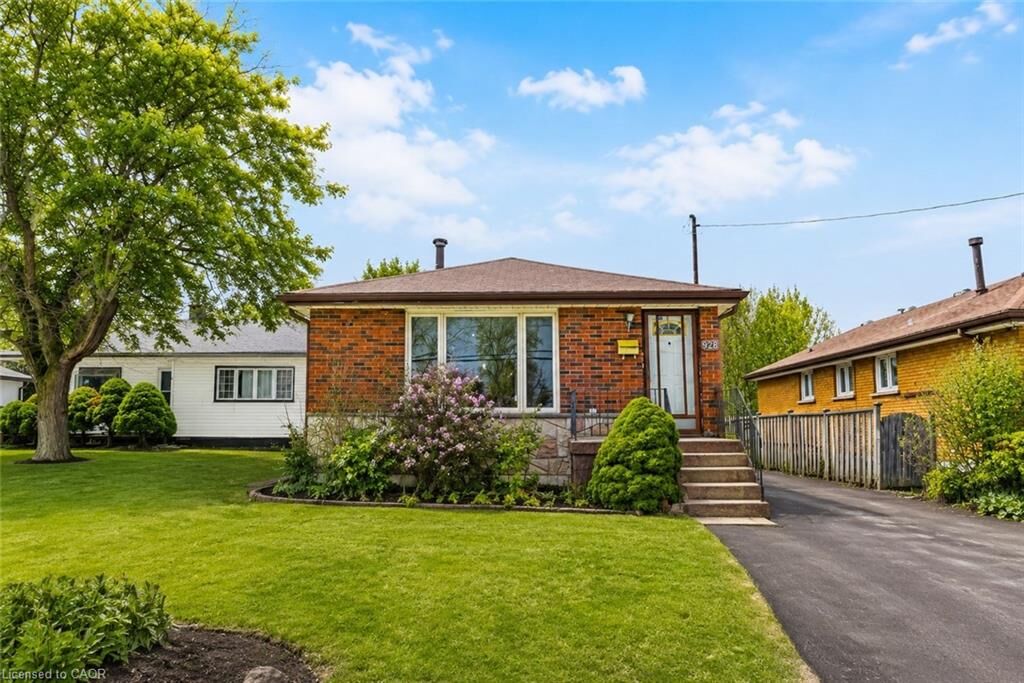 Property Photo:  928 Upper Gage Avenue  ON L8V 4K9 