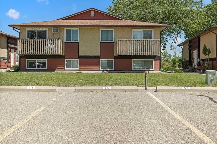 Photo de la propriété:  5 Acadia Road W 35  AB T1K 4C1 