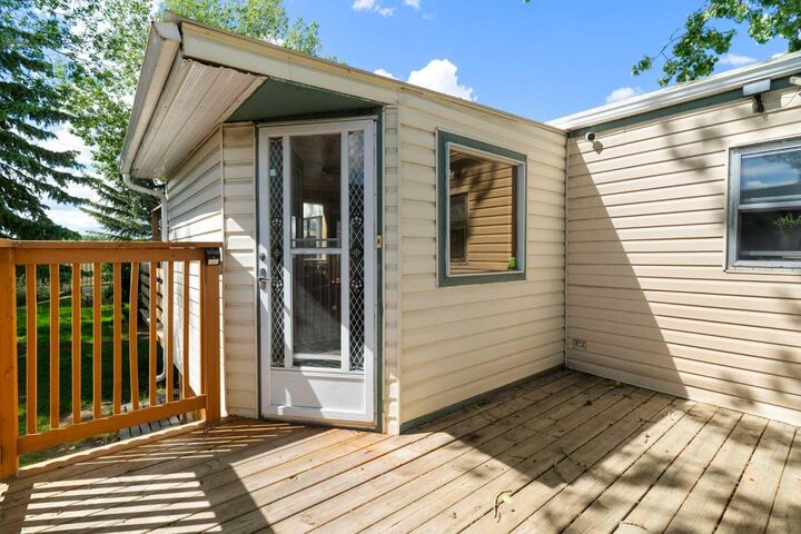 Property Photo: 21 Homestead Way SE AB T1V 1J7