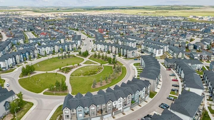 Property Photo: 54 Evanscrest Manor NW AB T3P 2A3