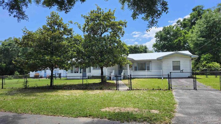 Property Photo:  6801 Vivian Dr  FL 32505 