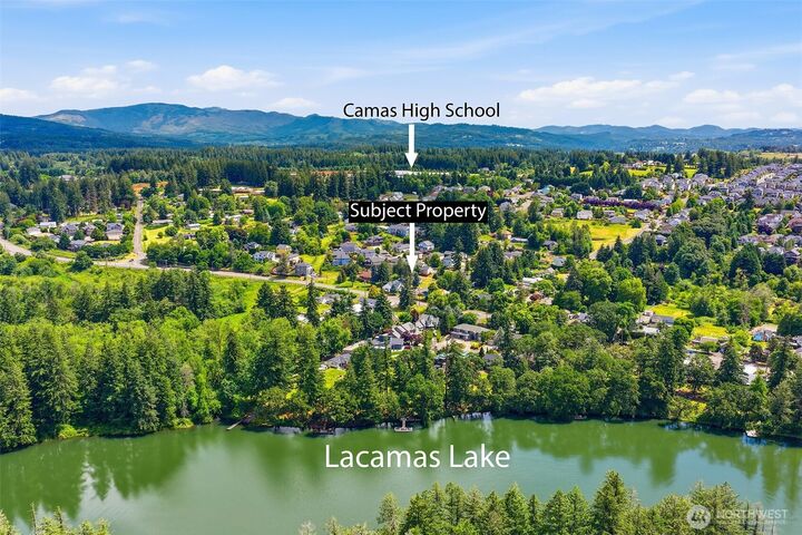 Property Photo:  415 NE 39th Avenue  WA 98607 