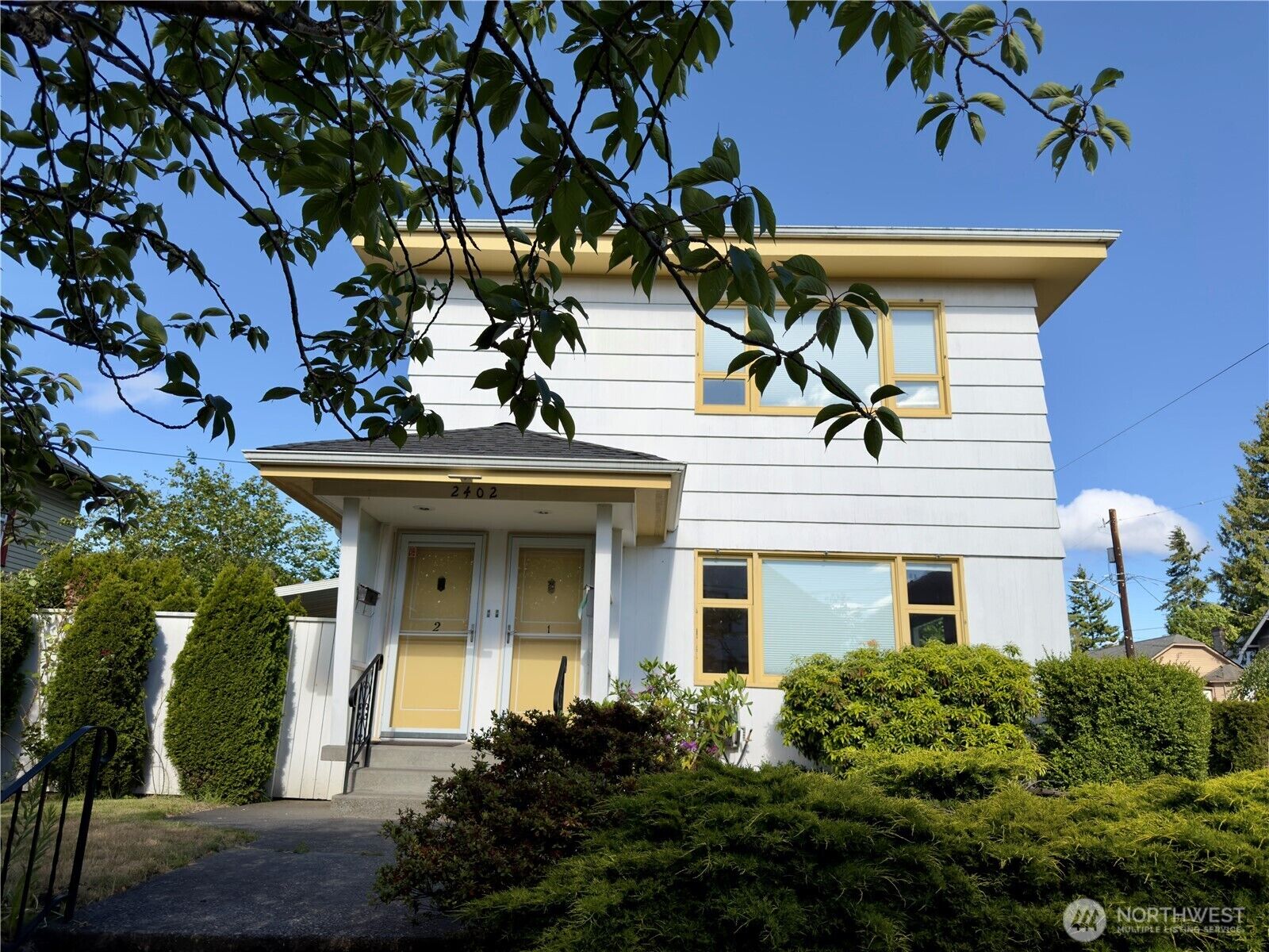 Property Photo: 2402 1st Avenue N WA 98109
