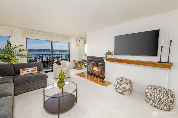 Property Photo: 500 W Roy Street W403 WA 98119