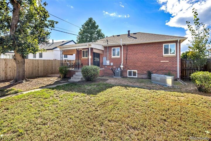 Property Photo:  3300 Bellaire Street  CO 80207 