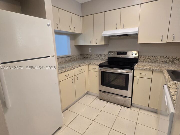 Property Photo: 14961 SW 82nd Ln 21-202 FL 33193