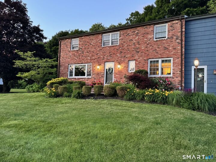 Property Photo:  100 Rolling Ridge Road  CT 06518 