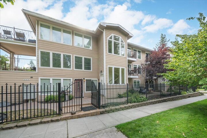 Property Photo: 215 S Chestnut St WA 99201