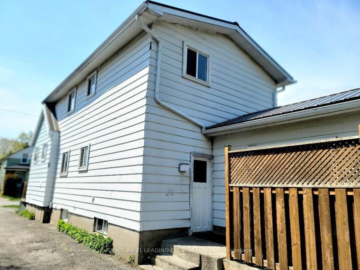 Property Photo:  751 Gifford Street  ON L1H 4W1 