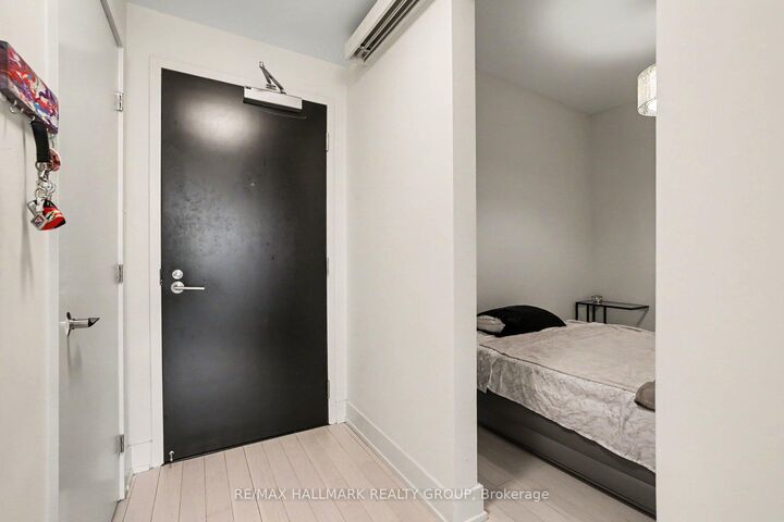 Property Photo: 98 Richmond Road 504 ON K1Z 0B2