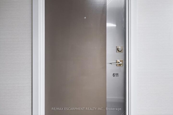 Property Photo: 2093 Fairview Street 611 ON L7R 0E6