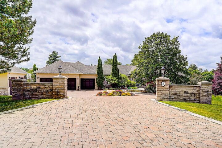 8 Alm Court — photo 1