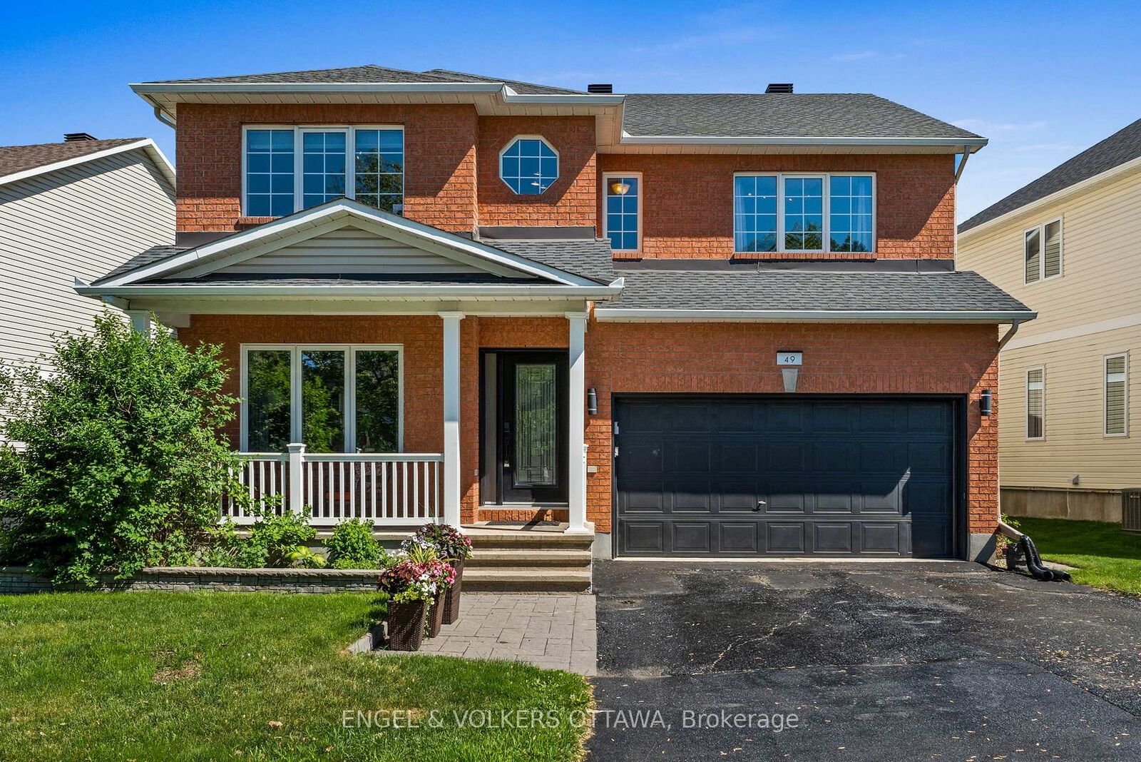Property Photo: 49 Kittiwake Drive ON K2S 1Z8