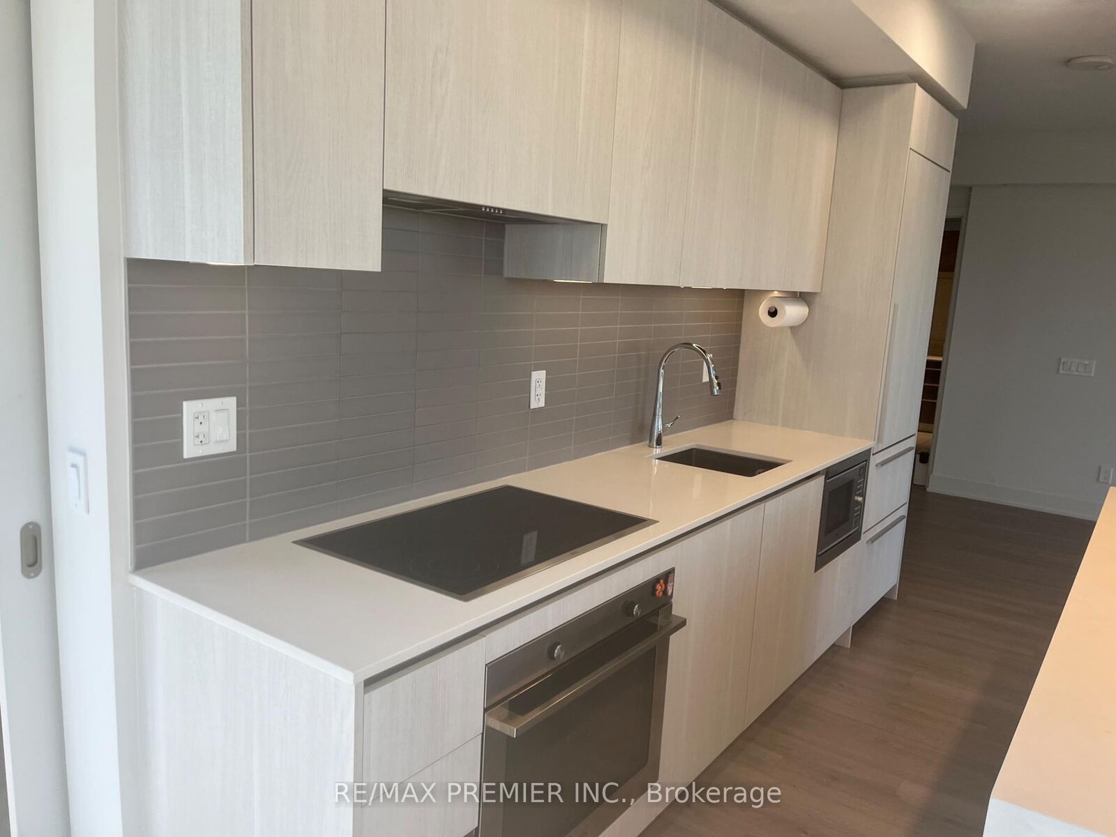 Property Photo: 8 Cumberland Street 3506 ON M4W 1J5
